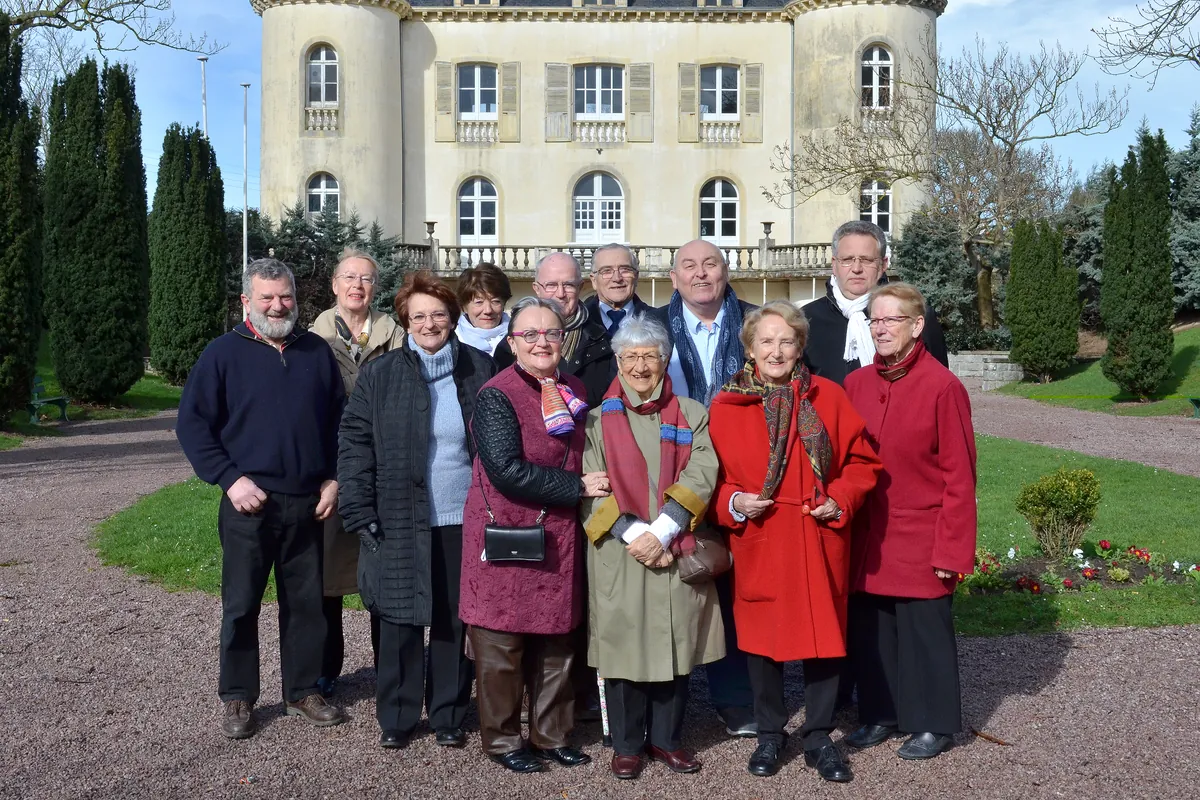 Bureau de l'association avec la Villa Eugénie en arrière-plan